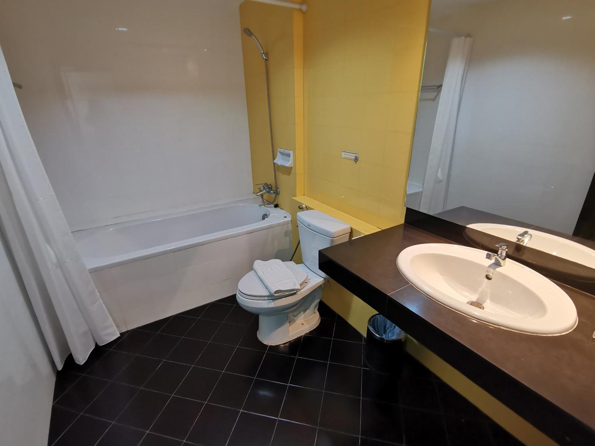 Twin Hotel Phuket Bilik gambar